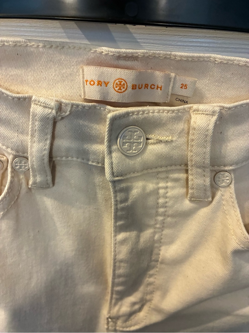 Tory Burch Cream Straight-Leg Cropped Jeans with Embroidered Pom Hem - Picture 4 of 6